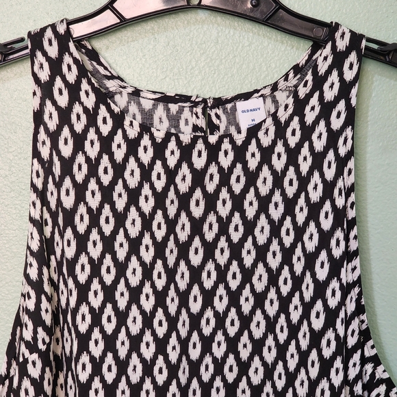 ❗️NWT❗️Women's High Neck Sleeveless Black Print Blouse Old Navy Size Medium - Picture 2 of 8